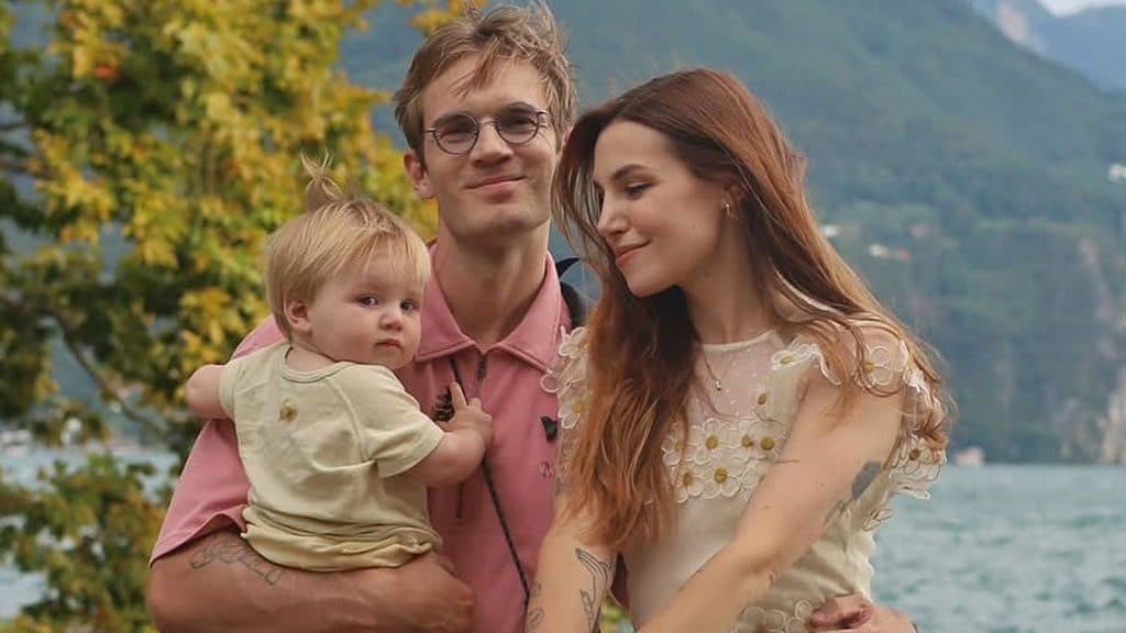 CodeByNZ's tweet image. &amp;gt; retired at 33 after dominating YouTube for a decade  
&amp;gt; married his longtime girlfriend and moved to Japan   
&amp;gt; learns Japanese, reads philosophy and the classics   
&amp;gt; keeps his life private, no scandals   
&amp;gt; still trains, still ripped   
&amp;gt; designs his own minimalist home setup…