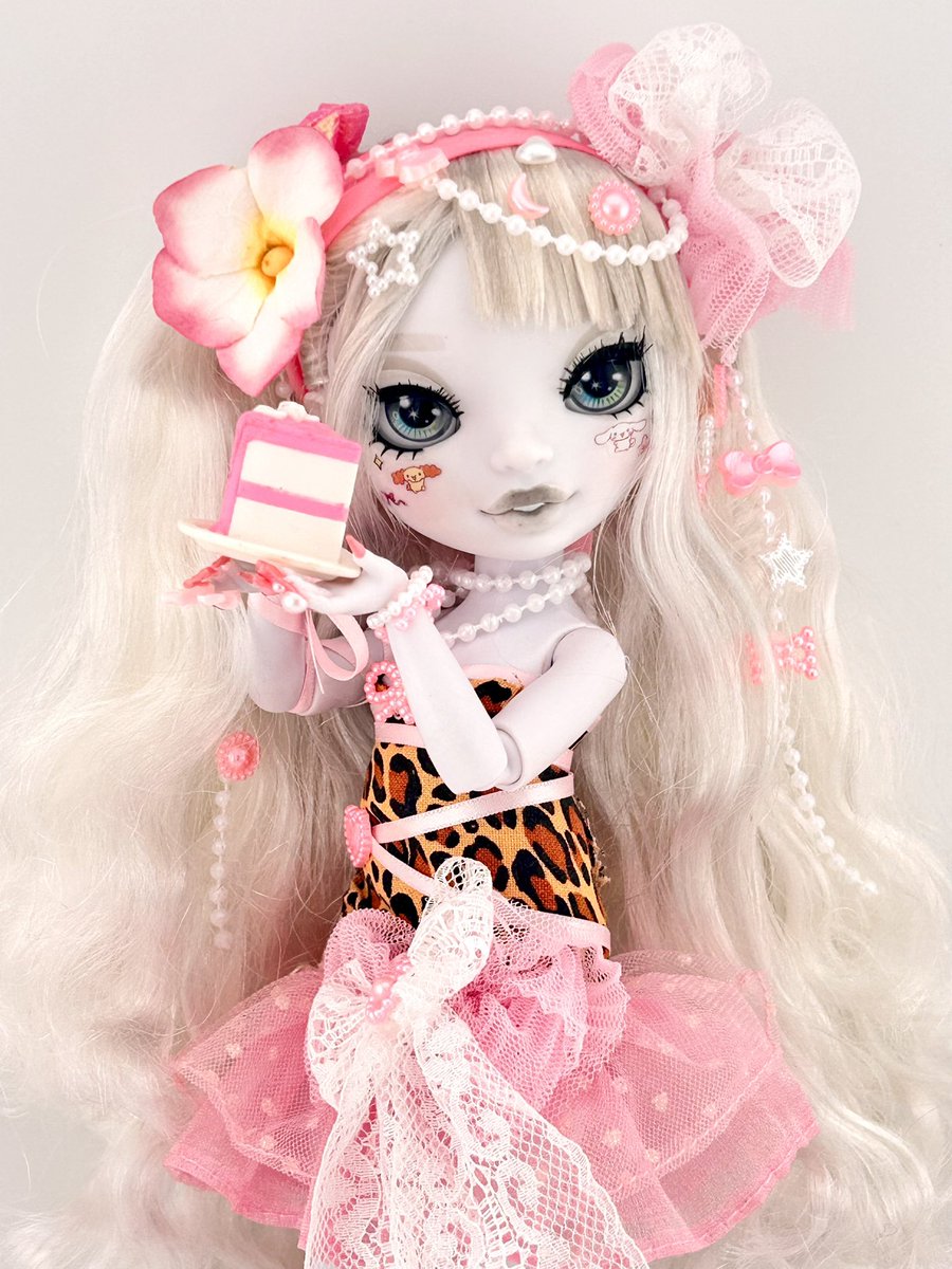 i really love this doll still so here’s the unedited shots i never shared! 💗
