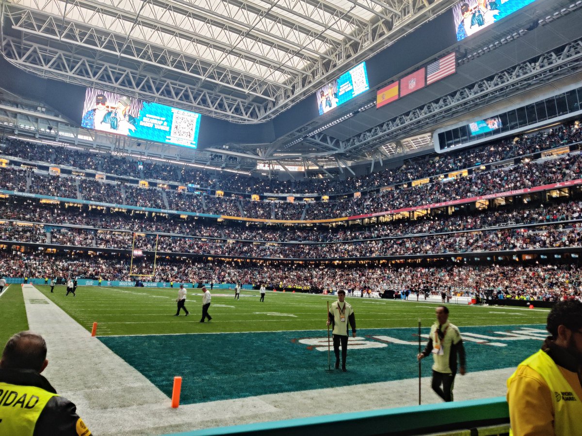 occ26's tweet photo. Gran espectáculo, el Bernabéu impresionante de 10. https://t.co/GDVokIjUZW