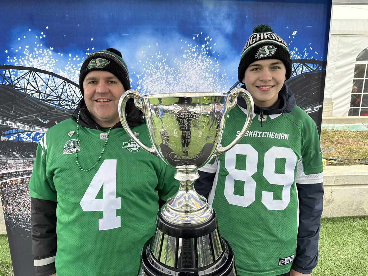 osmachenko's tweet photo. 4 hrs for Ridernation to touch this Cup! @GreyCupFestival @sskroughriders https://t.co/Fqppc8H5Sf