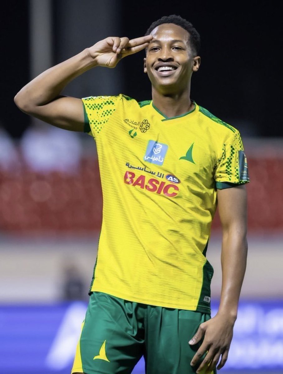 #مراد_هوساوي يحتاجه #النصر 💛💙
لاعب موهوب والمستقبل له ،، وين الاعضاء الداعمين