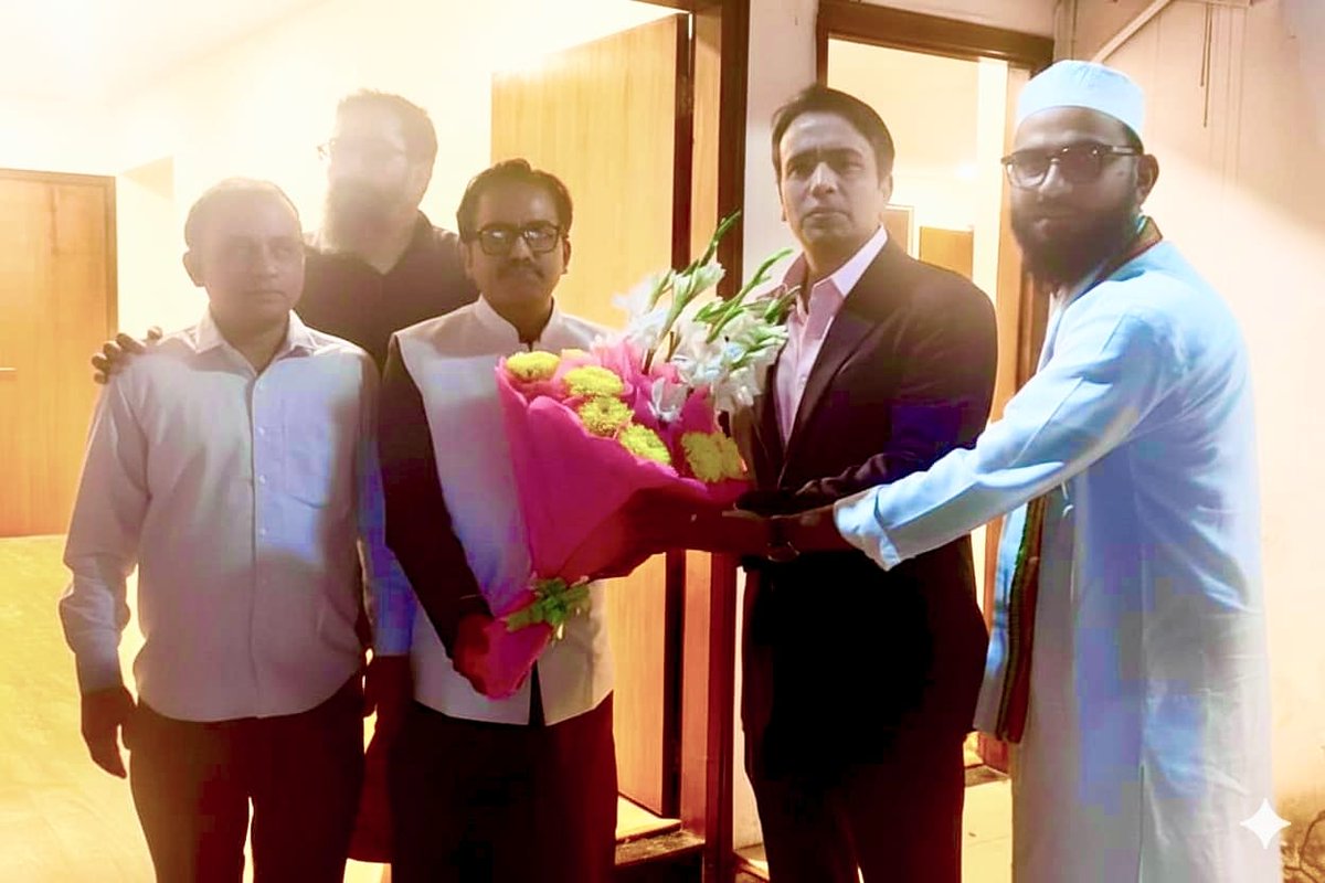 afrozsir's tweet photo. आज दिल्ली मे केंद्रीय मंत्री एवं राष्ट्रीय लोक दल के राष्ट्रीय अध्यक्ष श्री. चौधरी जयंत सिंह जी से शिष्टाचार भेंट करने का अवसर मिला।
हमारे द्वारा उन्हें पुनः राष्ट्रीय अध्यक्ष बनाए जाने पर मुबारकबाद पेश की गई
@RLDparty @AdvDr_VedTiwari
#mumbai @jayantrld
#president 
#afrozshaikh https://t.co/cliM9dcOaC