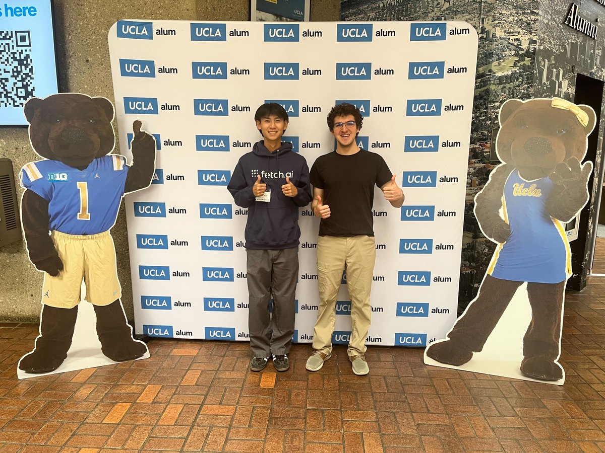 fetch_ai_IL's tweet image. Another day, another workshop done. This time, it was QuCo: Quantum Algorithms Workshop at @UCLA  👀 👋

We had a full room of participants join us in Los Angeles this week, with several teams taking part in the challenge we’ve prepared with @QBioAI. Have a look behind the scenes…