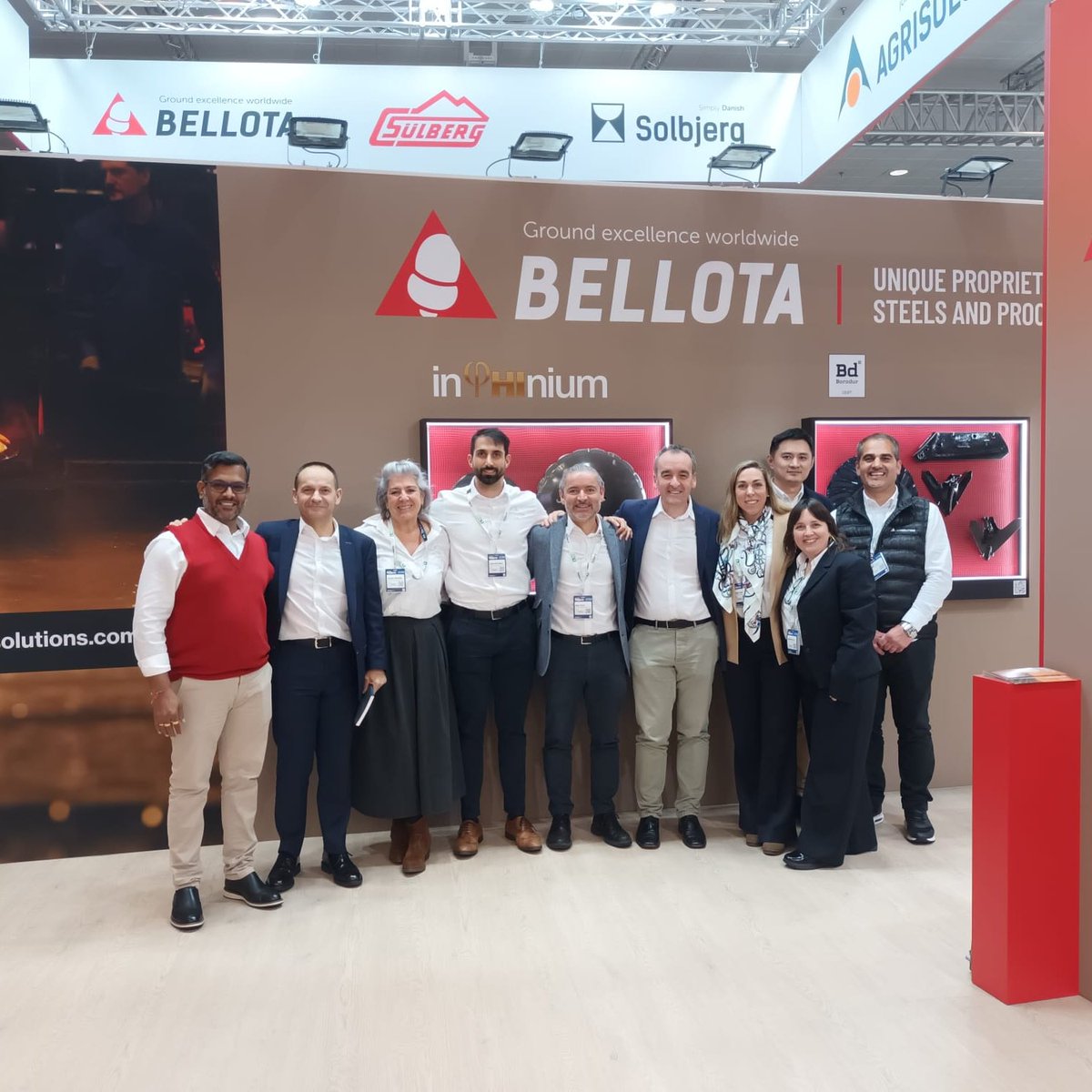BAgrisolutions's tweet image. Cerramos una increíble semana de trabajo en #Agritechnica2025. 💪

¡Mil gracias a todos los que nos habéis visitado estos días y a cada integrante del equipo de #BellotaAgrisolutions por su esfuerzo, compromiso y entusiasmo! 🌟

#SomosAgro #Agricultura #ExtendedLifeAgriSolutions