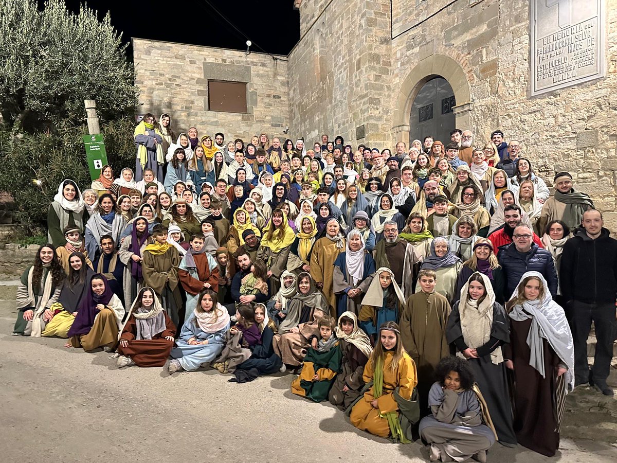pessebre_oficis's tweet image. Gràcies a totes les figures Som el que Som, XXXIX edicions d&apos;Oficis Perduts. Ben aviat serem amb tots vosaltres. pessebre.org #santguimdelaplana #pessebresantguim #lasegarra #aralleida
