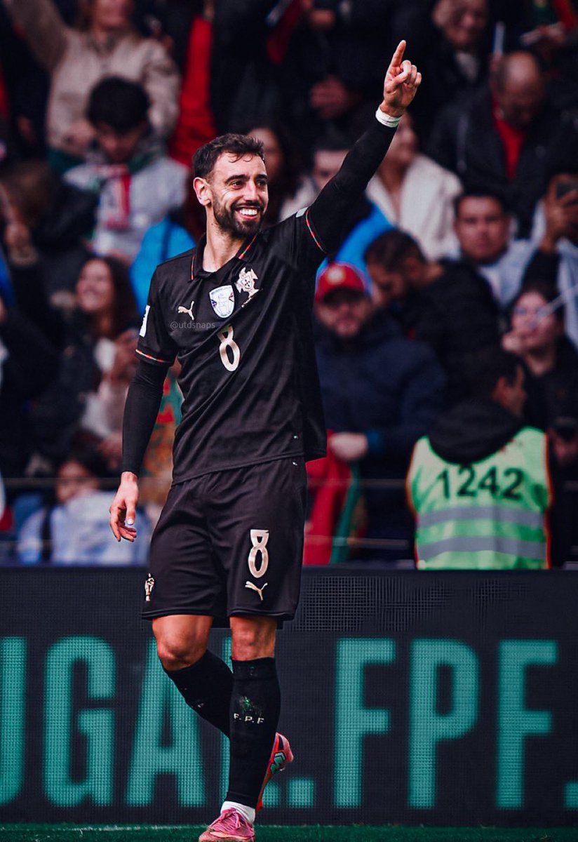 Why Ruben Amorim MUST Unleash Bruno Fernandes Up Front at Man United!
A must read thread 🧵