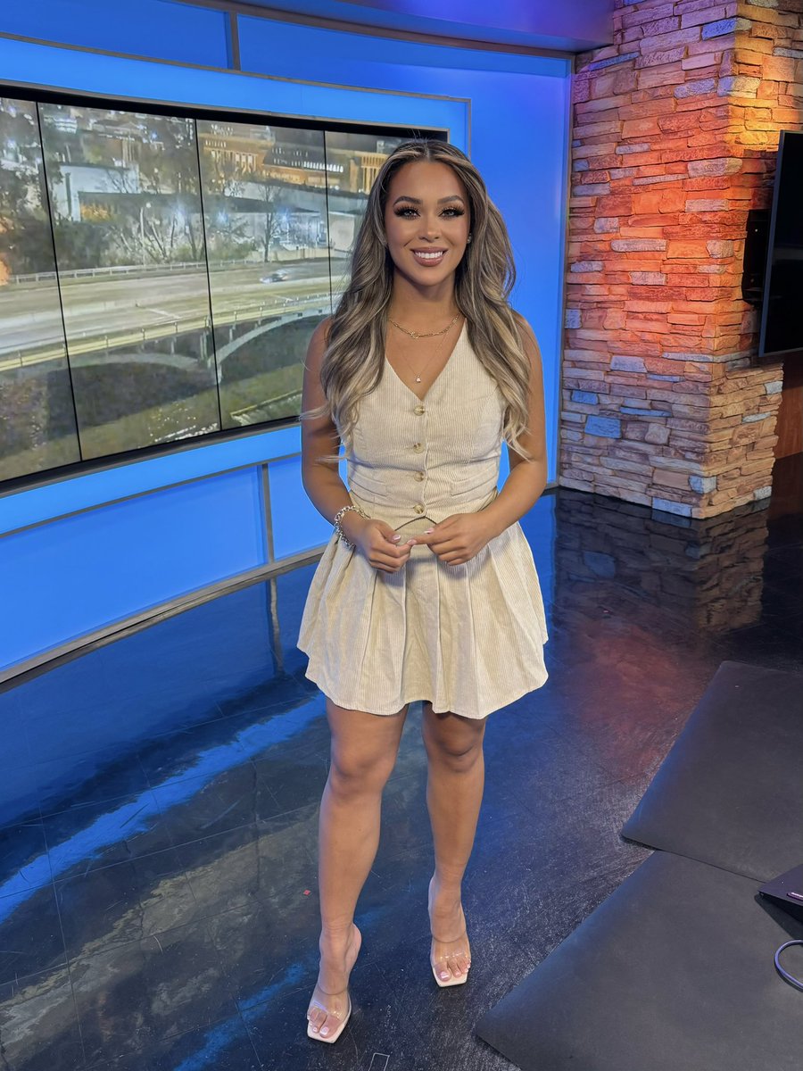 Smiling through the pain of a NON Alabama football win😅 
May NFL Sunday bring me better juju😭