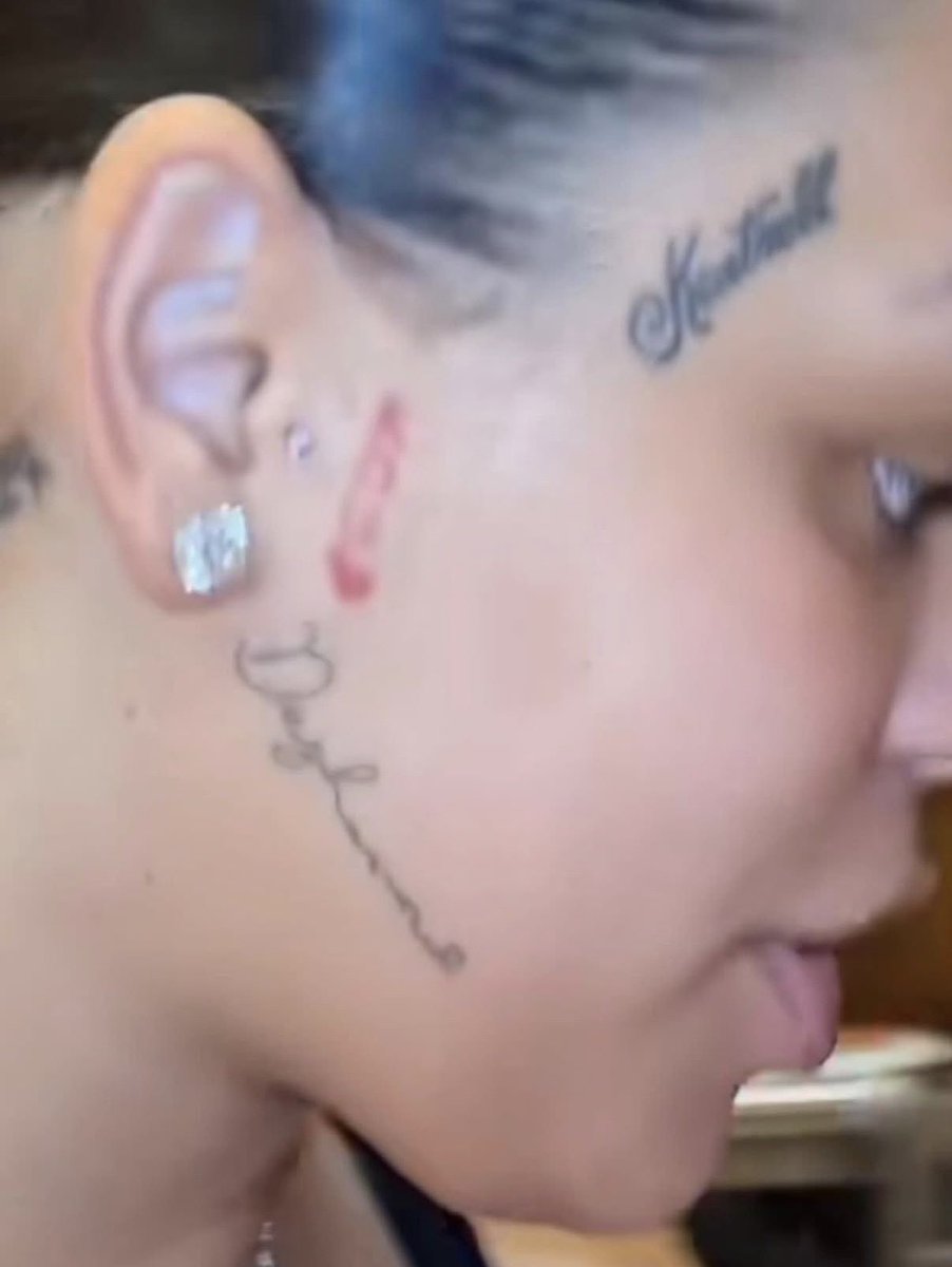 yayasoslimee's tweet image. damn jaz got 1000 tattoos of this nigga