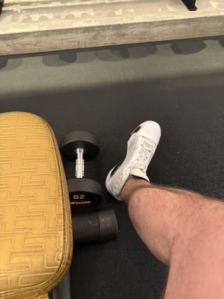 sockmasterluke's tweet photo. What do you think…how’s my leg day? https://t.co/C0S0Jfka2s