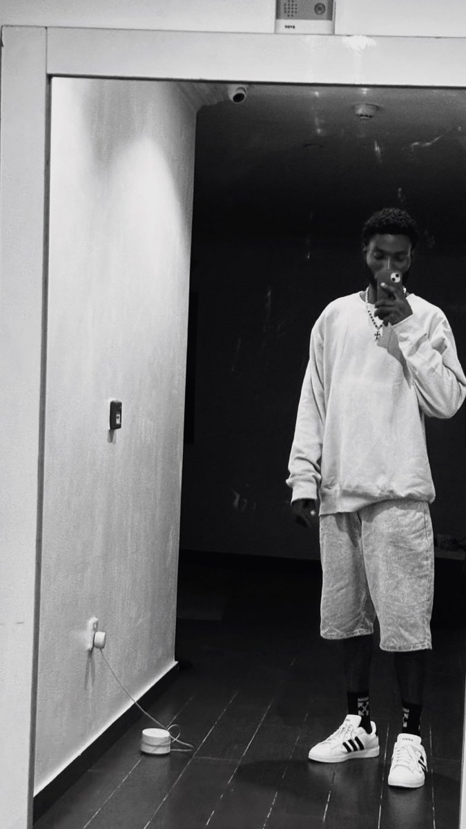 official_pap_'s tweet image. Gn guys, I successfully touched grass today but my head is still locked on Alignerz.

People forget the obvious: tokens and the broader market are the economic L1.

What’s coming next is the TVS secondary market acting as the economic L2.

And once that L2 fully spins up,…