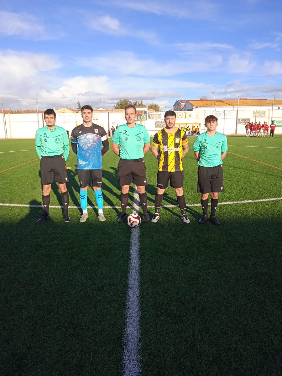 Se acabó el partido con empate en el marcador 2-2.
Álvaro Villo ⚽
Dani⚽
Partido donde merecimos más,pero al final nos tenemos que conformar con un punto que nos sabe a poco.
A seguir trabajando chicos!!
AÚPA MANCHEGO!!
💛🖤
