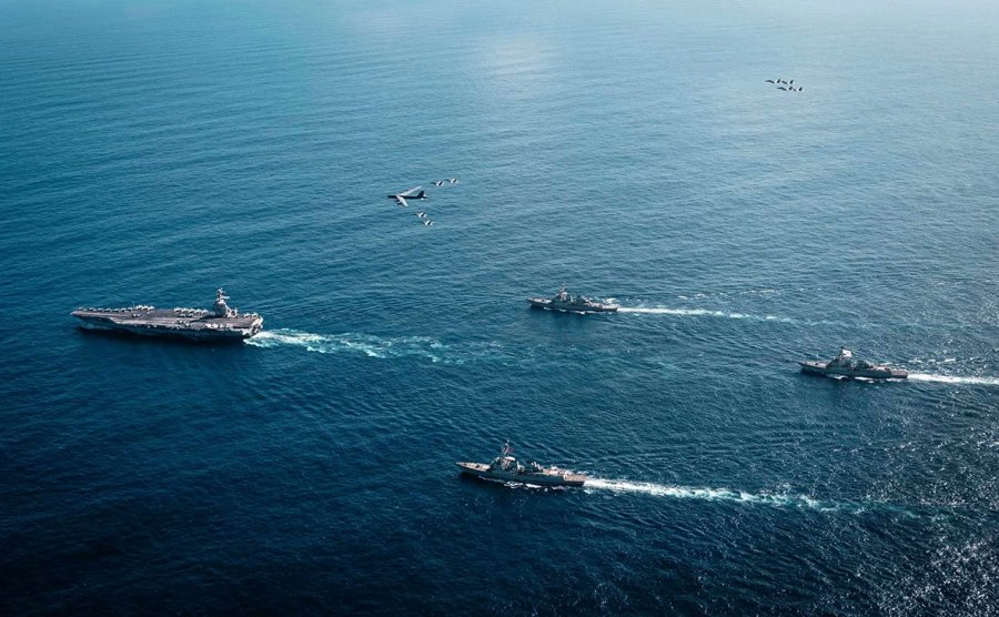 nexta_tv's tweet image. ⚡⚡BREAKING: 

The world’s largest U.S. aircraft carrier has entered the Caribbean Sea and is moving toward the coast of Venezuela

The USS Gerald R. Ford is carrying more than four thousand troops, dozens of strike fighters and combat helicopters.

The strike group was sent to…