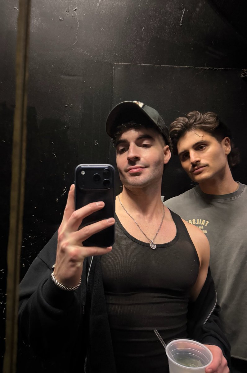 himbot_'s tweet image. looking for third