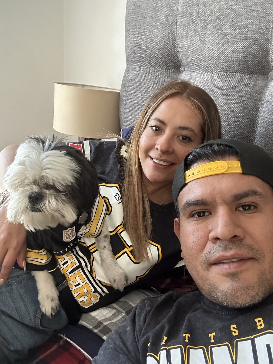 oschav8's tweet photo. #NFLEnVix #HereWeGo Saludos desde Leon Gto. https://t.co/jSI2S60W7e