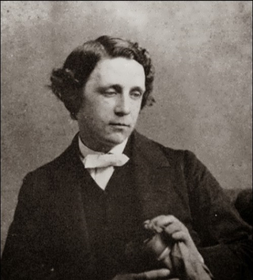 "El secreto, querida Alicia, es rodearse de personas que te alegren el corazón. Es entonces y sólo entonces que estarás en el país de las maravillas".

- Lewis Carroll