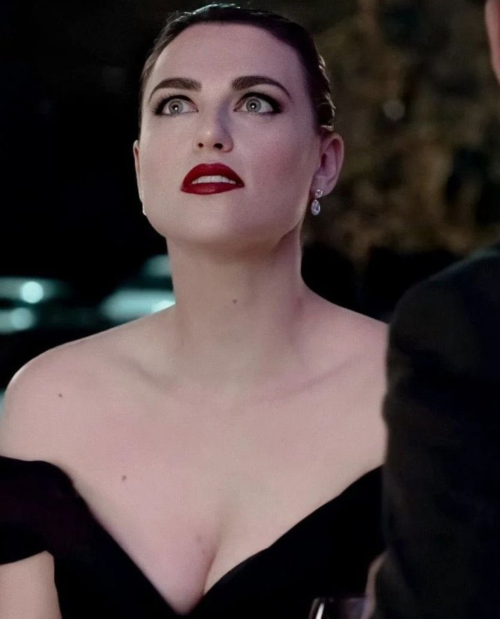 happy supercorp sunday 💙❤️😍🥰

sunshine ☀️                      moonlight 🌕