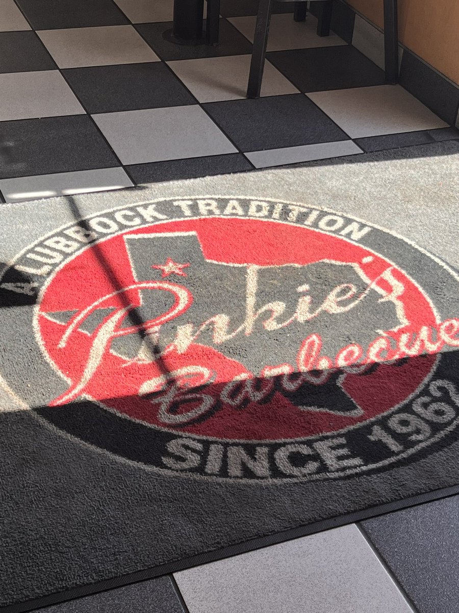 Davisforce1's tweet image. Chicken gizzards and hot sauce! 💣