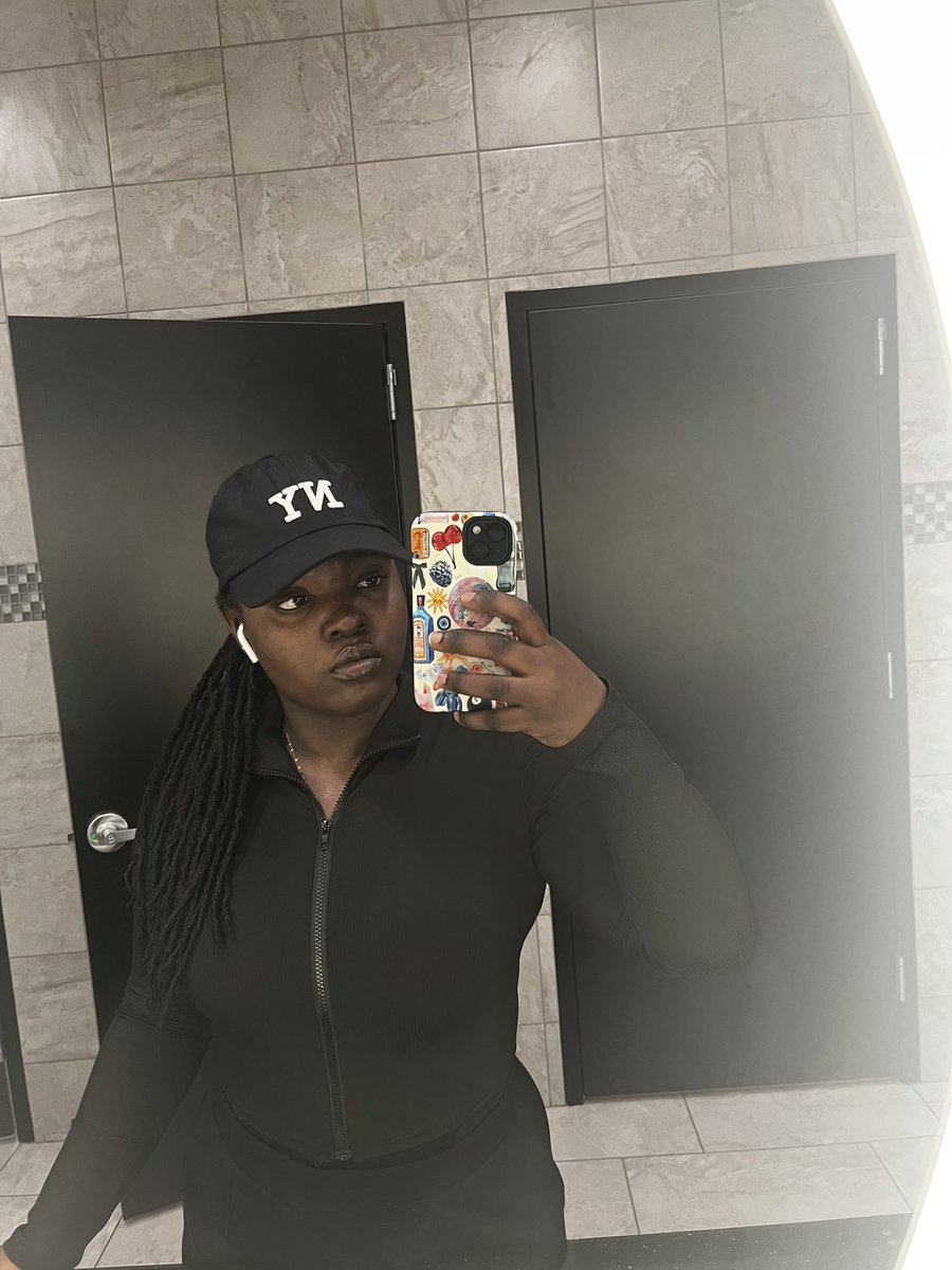 🖤 “Soft look, strong energy.”