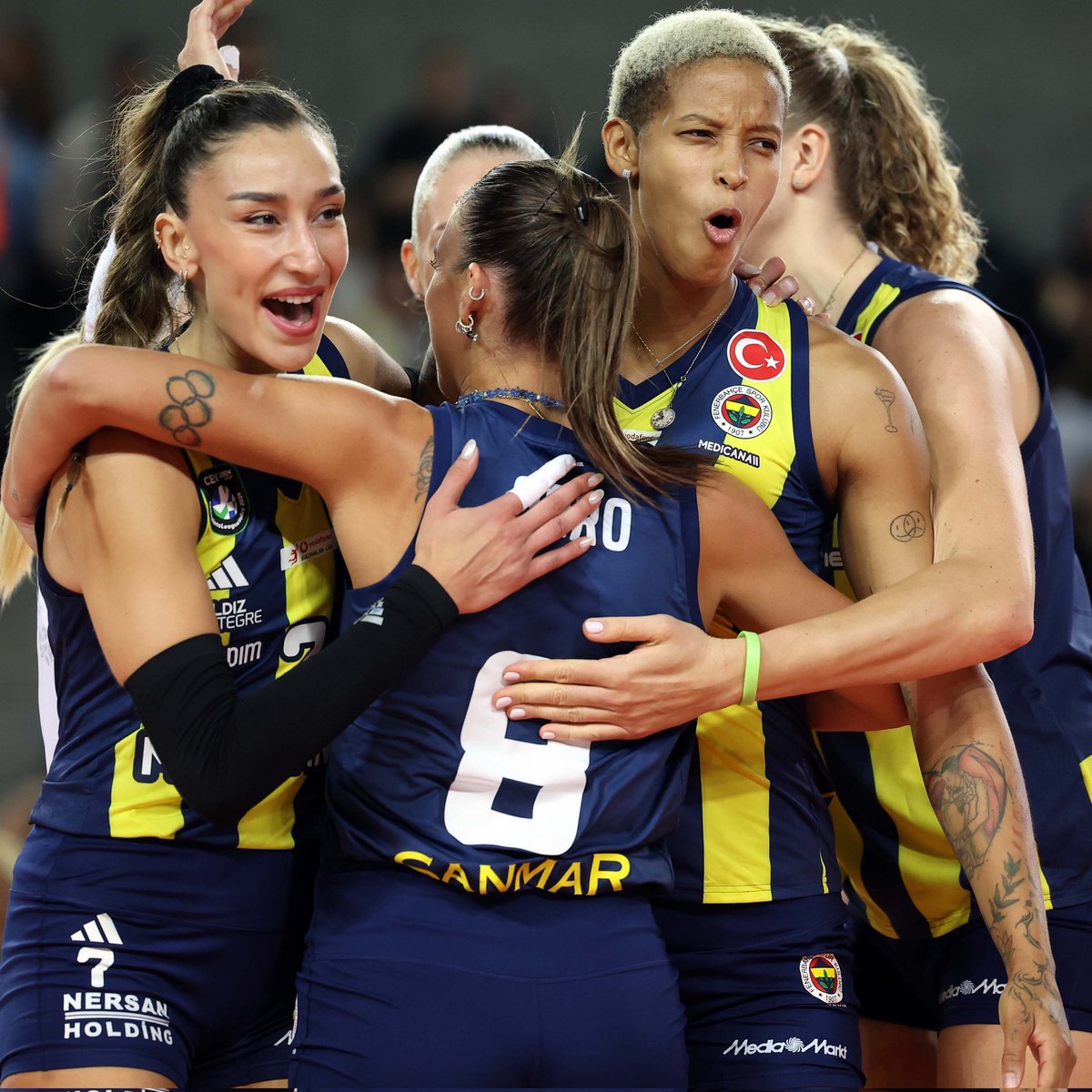 bicinyon's tweet image. Kızlarımla gurur duyuyorum 💛💙

#SarıMelekler