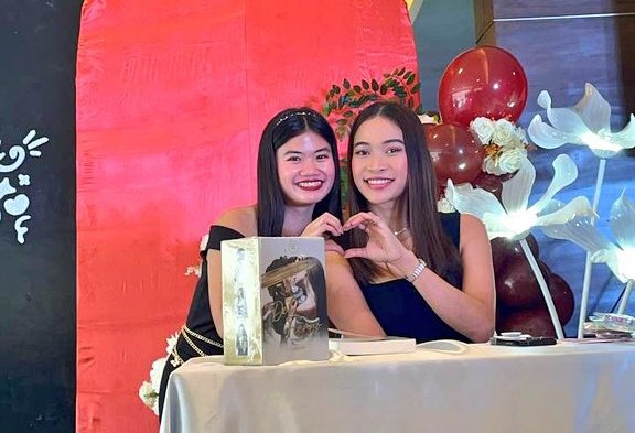 luxuriouscresia's tweet photo. It feels surreal to see you in different milestones of your life. I am truly honed, Ate J, Ily πΈβ¨
1. December 16, 2018 - ABS Boxedset Booklaunch
2. April 21, 2024 - #JSLMetroManilaGMU2024
3. November 24, 2024 - #FTABookLaunch
4. November 17, 2025Β - #JonaxxBookTalkBall2025 https://t.co/0WhvdpQVXk