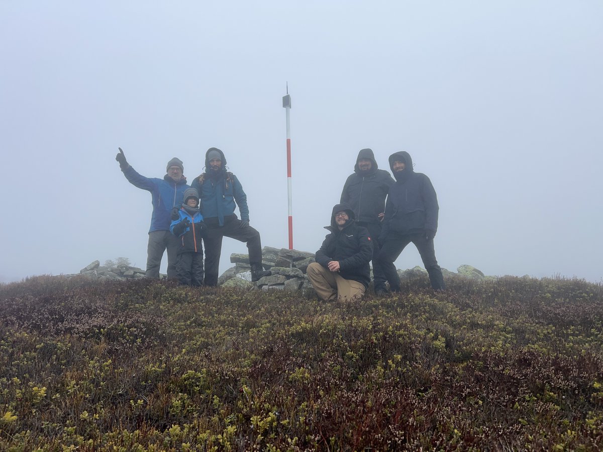 tvoje___mama's tweet image. pramama.meshcore.cz
Bych nevěřil kolik bláznů se dobrovolně vydá zahušťovat síť :D #meshcore