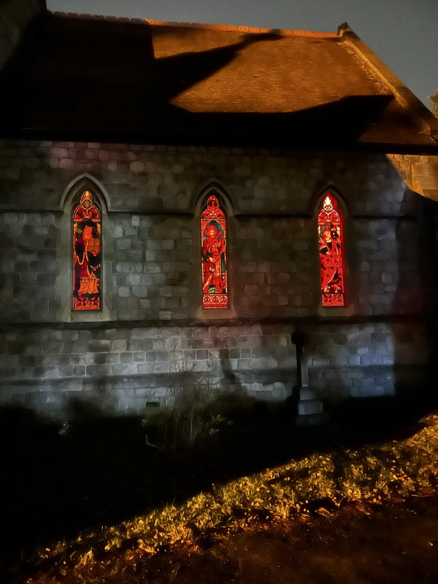 Alisa235's tweet photo. Beautiful St Michael’s Church Camberley at night. https://t.co/6FoBCIOyCQ