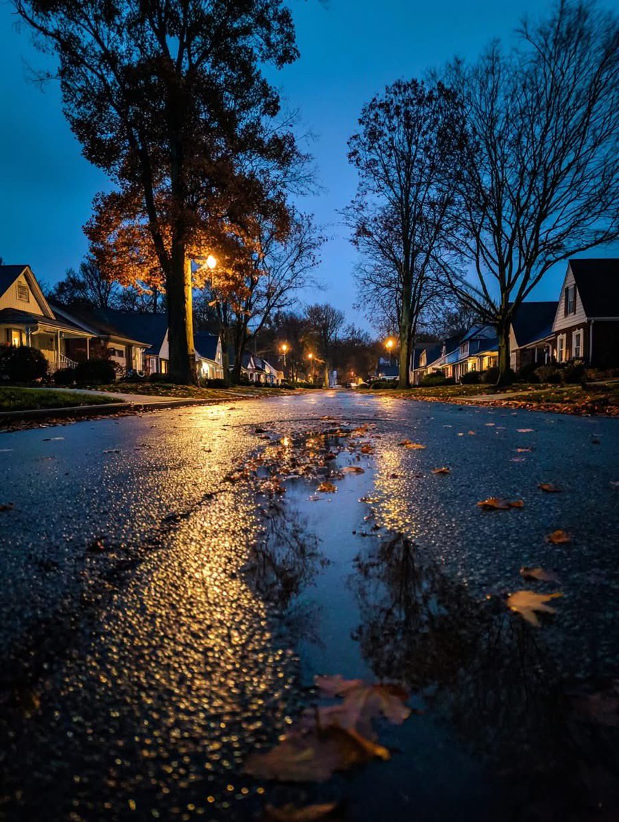 momentmemori's tweet image. کبھی بھول ساری عداوتیں 
کسی شام آ ، کوئی بات کر