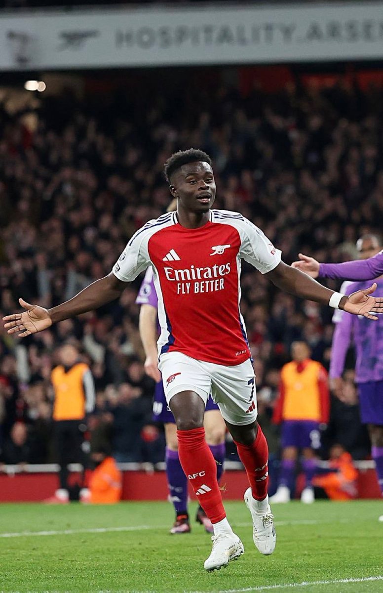 Saka puts it on a plate for Kane.