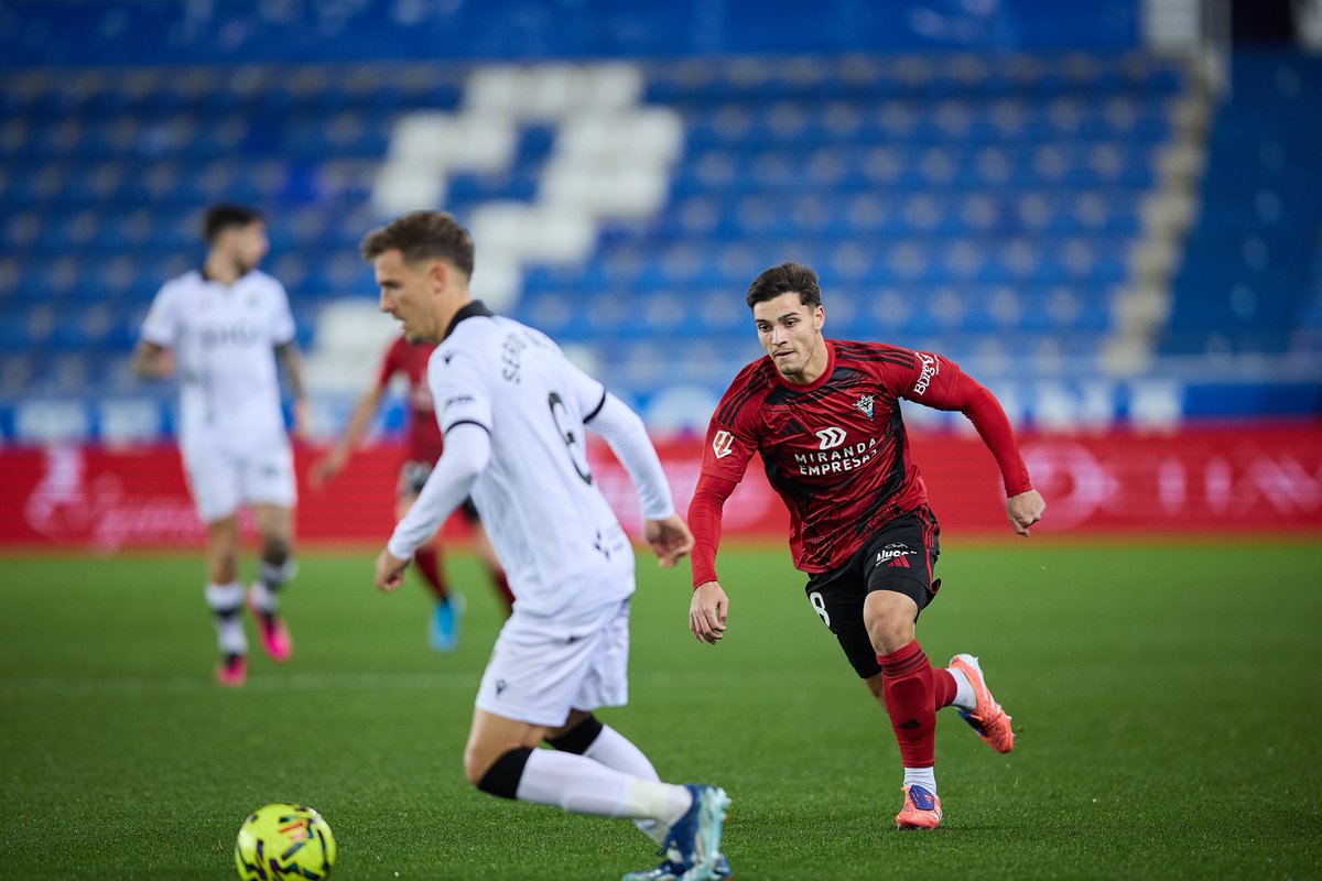 🔄 68’ | 0-0 |

🔺<a href="/aleexcardero/">Alex Cardero</a> 
🔻Aarón Martín 

#MirandésBurgosCF | #BurgosOrigenYDestino