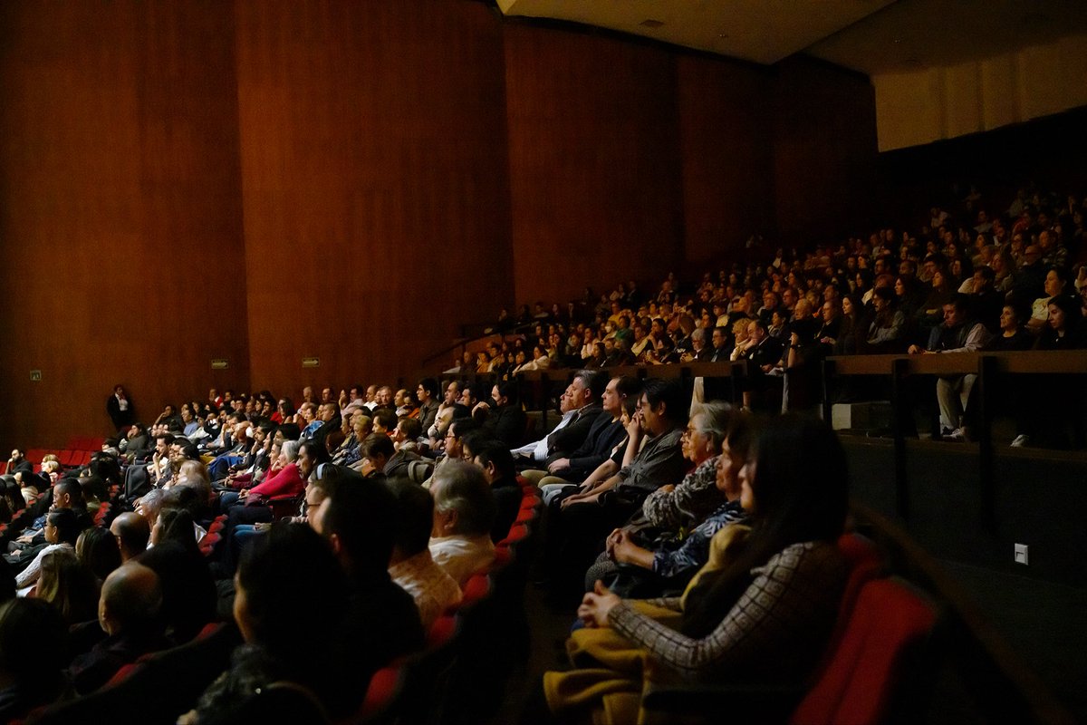 Da_Estrada_'s tweet photo. Hoy ofrecimos el segundo de nuestros tres conciertos de la Tercera Sinfonía de Mahler. 🌿✨

Una obra monumental que, por sí misma, traza un poderoso retrato de la creación.

Si se lo perdieron, el próximo sábado estaremos en @PalacioOficial en punto de las 6 pm. https://t.co/Ao8QGhU3WG