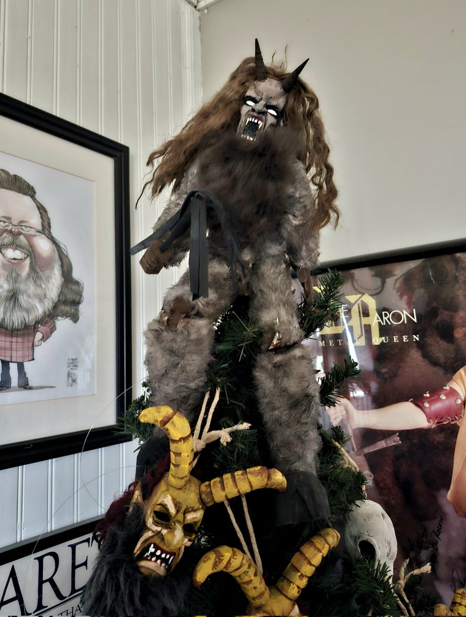"Oh Krampus tree, Oh Krampus tree" Wooden tree topper I made if anyone is looking for something a little different. <a href="/25Days/">25 Days of Christmas</a> <a href="/woofknight/">Papa Woof und Krampus und Bleaken</a> <a href="/KRAMPUS_WINS/">SANTA_v_KRAMPUS</a> #krampus #Xmas  #Xmastree