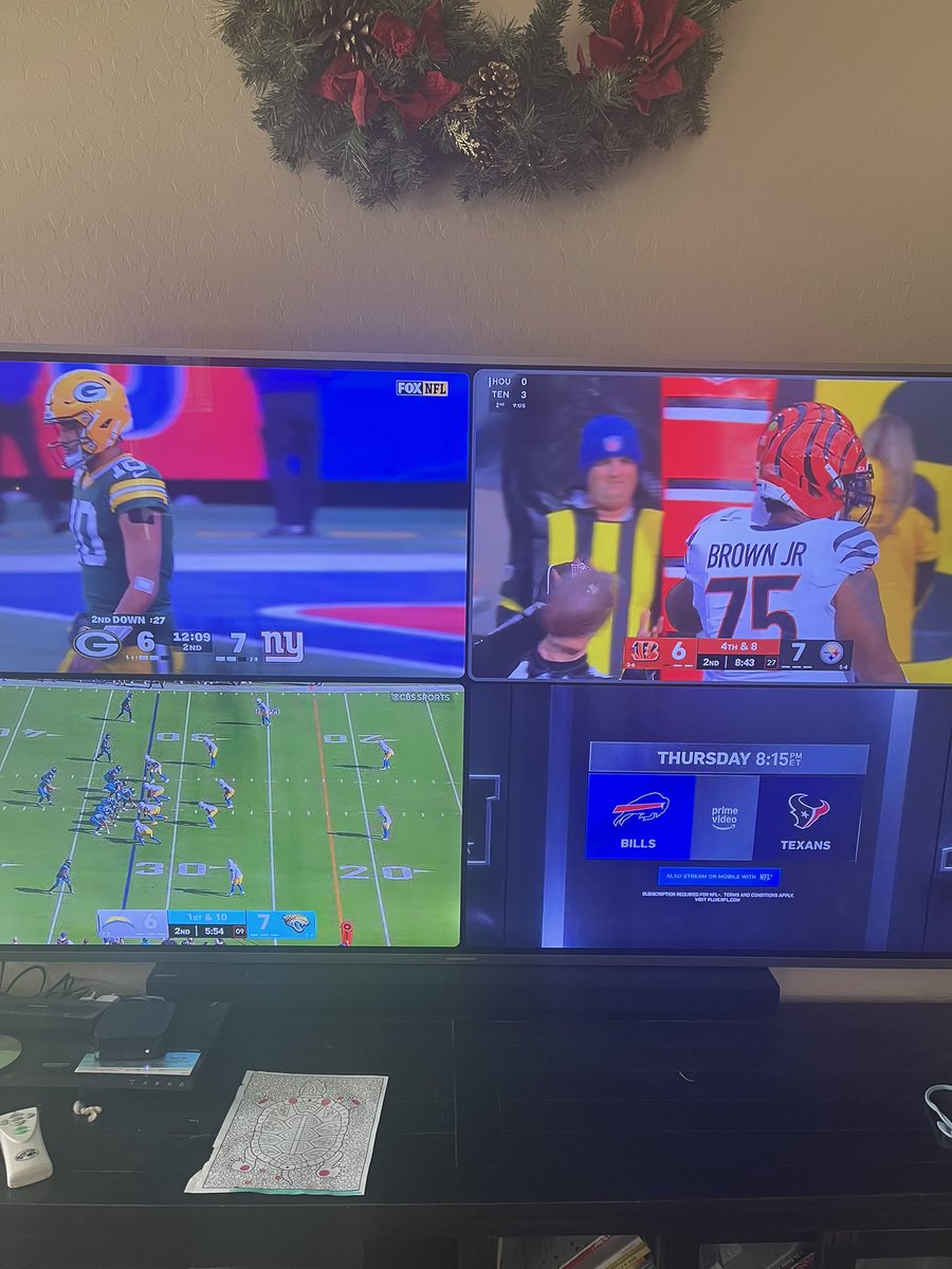 EZBirdie3's tweet photo. #NFL scripts showing love to the youths…🤷🏼‍♂️ https://t.co/jidcQ4qDnJ