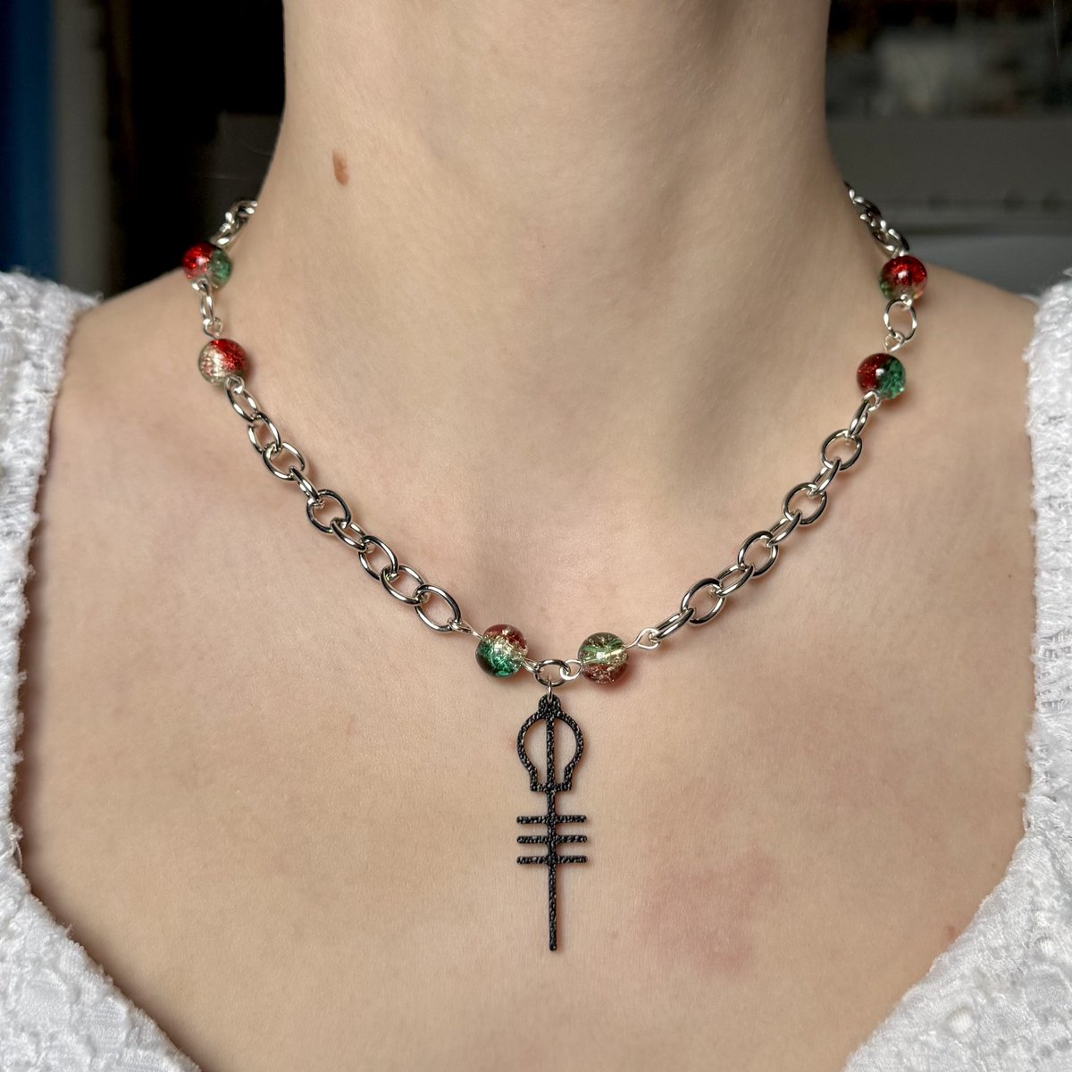 strawberrrydun's tweet image. 🎄BEADMAS GIVEAWAY🎄 

in the spirit of giving, here&apos;s a gift from my new collection !! 

to enter:
• follow, like, &amp;amp; rt
• for a 2nd entry, donate any amount to @AllTheSame2025 with a &quot;beadmas&quot; donation message, &amp;amp; reply with a screenshot

winner announced 11/23!
open worldwide!