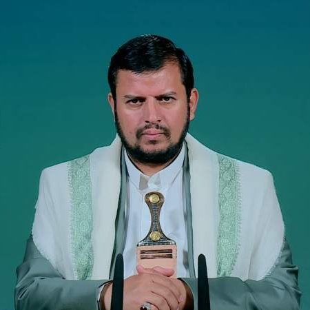 اذكر ذات يومًا #حصل_اجتماعًا للسيد القائد عبدالملك بدر الدين يحفظه الله ضم مسؤولين كبار #قائلاً لهم #بحرقة وألم يعتصره إذا لم #ننصر غزة فلن #ينصرنا_الله ولا ندري ما #سيفعل بنا ربنا ان خذلناهم وتفرجنا على دمائهم، من يومها أقسم الاخوة المجاهدين بألا يخفق لهم بال إلا بنصرة غزة