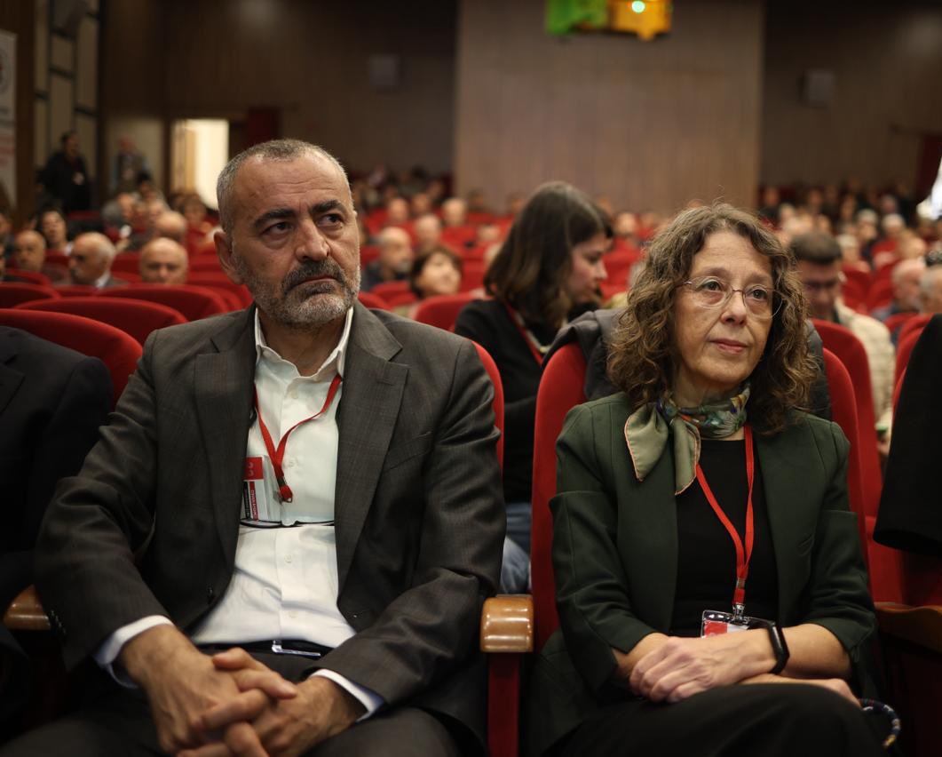 Post_Bizimkiler's tweet image. İHD’nin yeni Eş Genel Başkanları Av. Oya Ersoy ve Av. Cihan Aydın oldu.!

➖İHD, 22 .Olağan Genel Kurulu&apos;nun ikinci günü, yapılan seçimlerle sona erdi

➖İki gün süren tartışmalar, rapor sunumları ve karar önergelerinin ardından delegeler yeni dönemin yönetimini belirledi