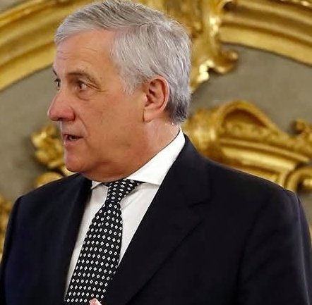 Il sindaco di Ginosa riceve da Tajani 15 milioni non richiesti per un aiutino per le elezioni di domenica prossima
Avete capito come agiscono mandano soldi delle nostre tasse ai sindaci per un aiutino figuriamoci alle lobby, ai massoni, alle mafie, alla ndrangheta...
