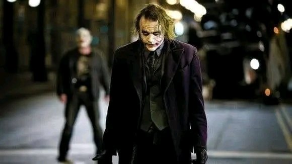 أشهر جملتين في العالم 🌍
 أنا أحبك 🤟
و
صنع في الصين
📌 كلاهما بدون ضمان . . 😉