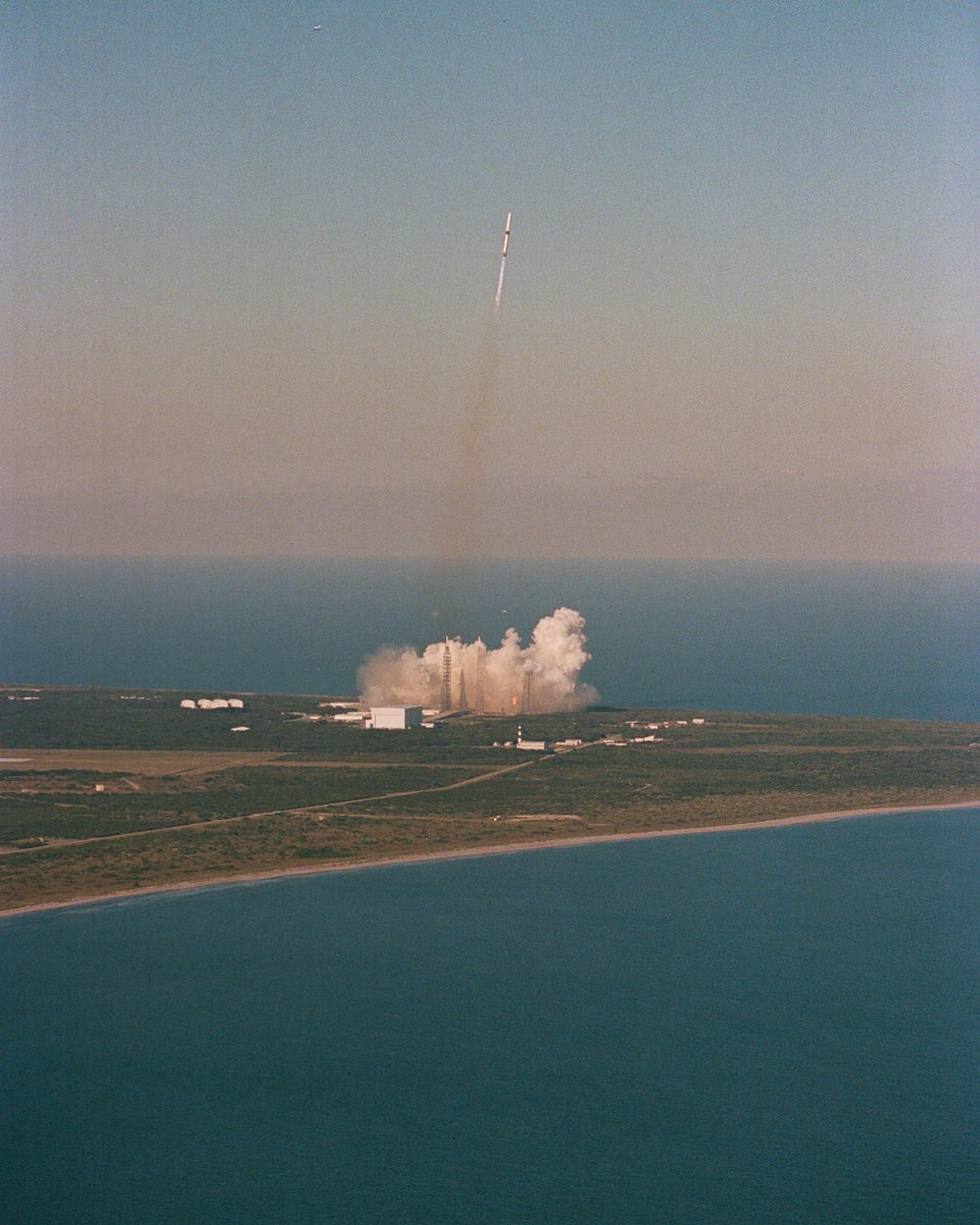 New Glenn soars for NG2, carrying ESCAPADE skyward
#NG2 #NewGlenn #BlueOrigin #ShotOnFilm

📸Shot on Kodak Portra 400 35mm Film🎞️