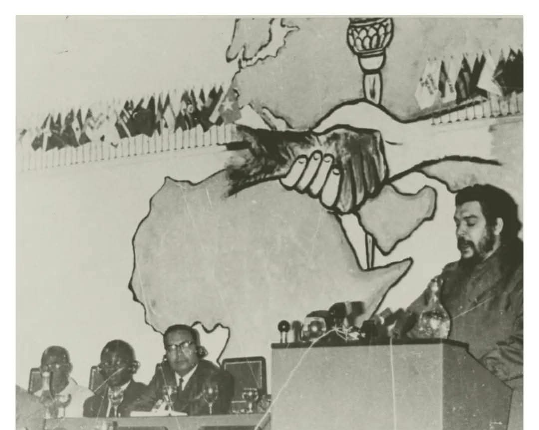 nyeusi_waasi's tweet image. In February 1965, Che Guevara arrived in Algiers, where he was warmly received. On this occasion, he delivered his renowned speech at the Second Afro-Asian Peoples&apos; Solidarity Conference : “We could not afford to remain indifferent to events unfolding elsewhere in the world.…
