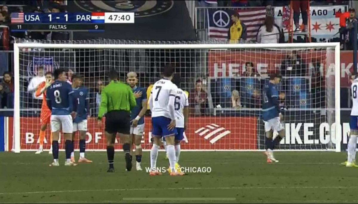 AO Chicago tweet media