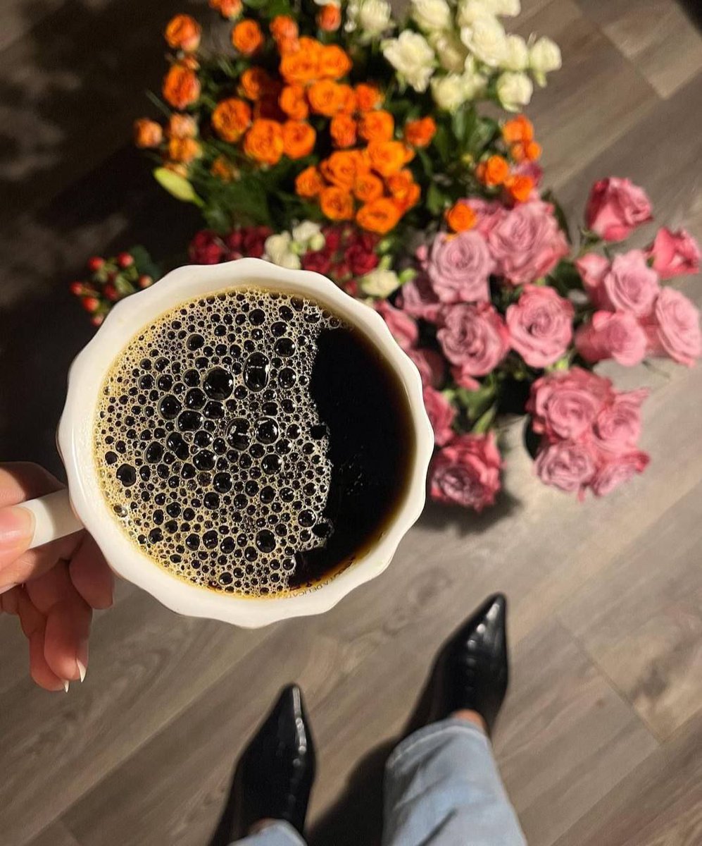 •|〰'🤍🌿..

قهوتي اليلة بطعم الامتنان..
لأسبوع مرّ، ولأيام قادمة أجمل 🌼🌿