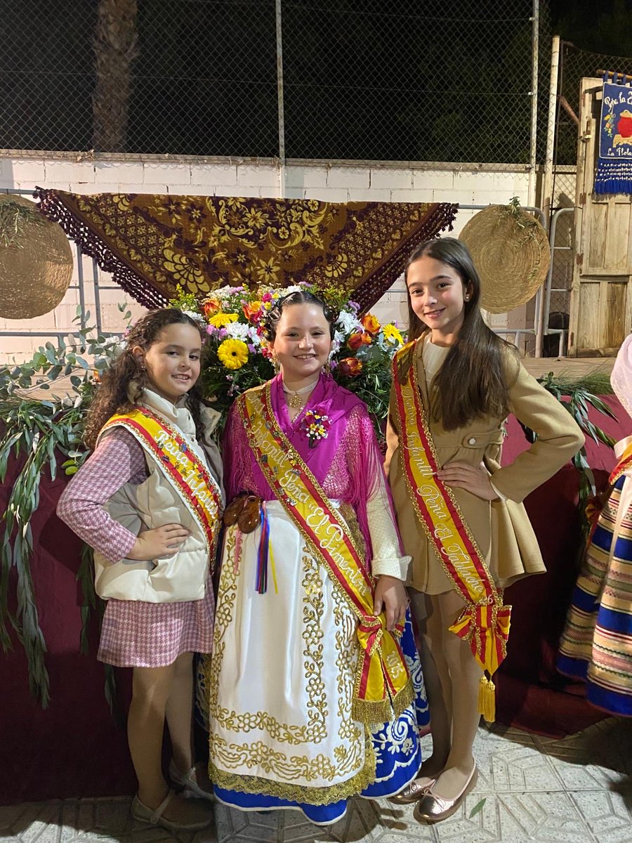 eltablacho's tweet image. Nuestra reina infantil, Sofía, asistió a la despedida de Vega como reina de su peña. ¡Enhorabuena, preciosa, lo has hecho de maravilla!