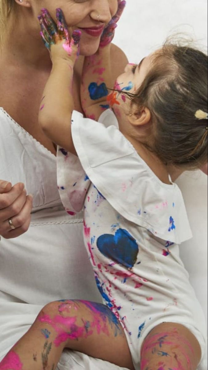 Bluebutter6x's tweet photo. Let art connect us. A colorful child and her artist mother show what’s possible when we support women creators. Own their NFT and make an impact. 💖
👉 [https://t.co/7Ax3c9rTWX]

#SupportWomenArtists #NFTForGood #WomenInArt #ArtEmpowerment #NFTCharity #Heartwarming https://t.co/AcgOprXino