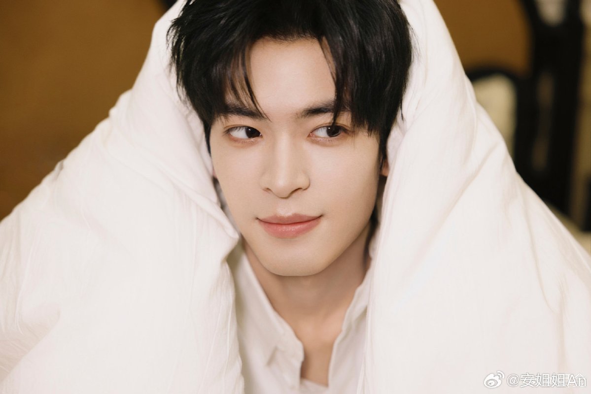 yaoi_mazter's tweet image. No wonder Baba is feral 95% of the time - thinking about how to gatekeep his LP must be keeping him up late into the night 🤭🤭🤭🤭

#XuJin #ZhangZhexu #MiJin