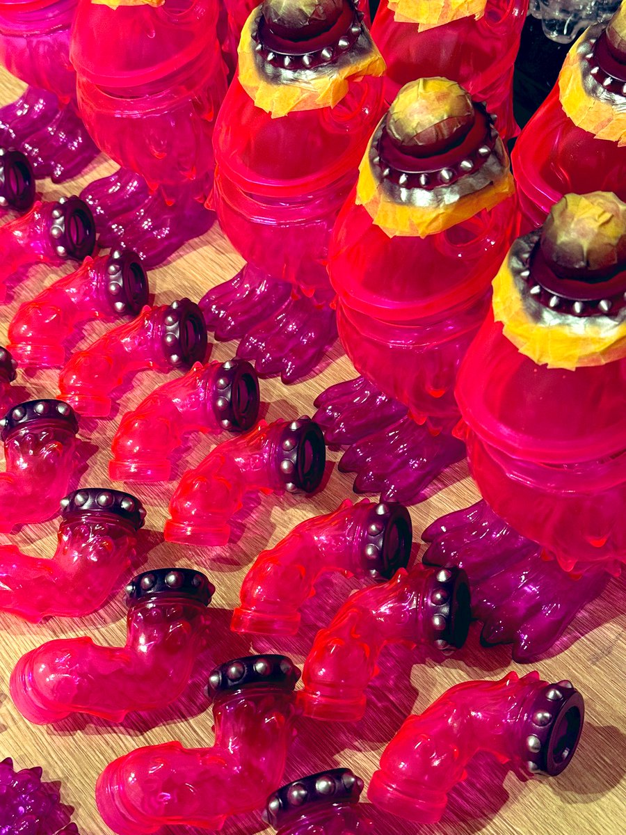 83torch's tweet image. #パペットルベロ 🐶🐶🐶
首輪と腕輪のスタッズを塗り分け🎨
#TTEW