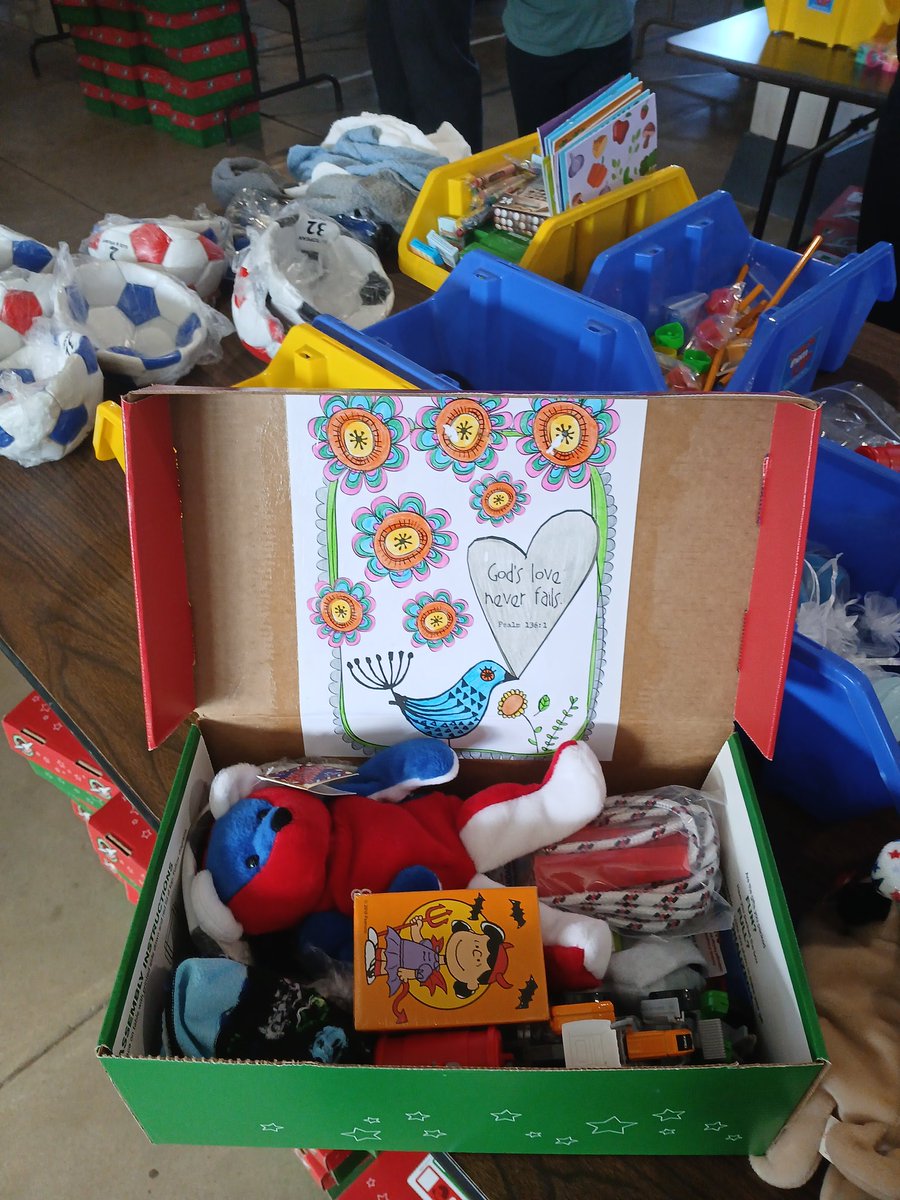 okbreakers's tweet image. Our little church filled over 100 Samaritan Purse Christmas Shoeboxes today. They will not only be a blessing to the children, but it was a blessing for us to have this opportunity to serve.