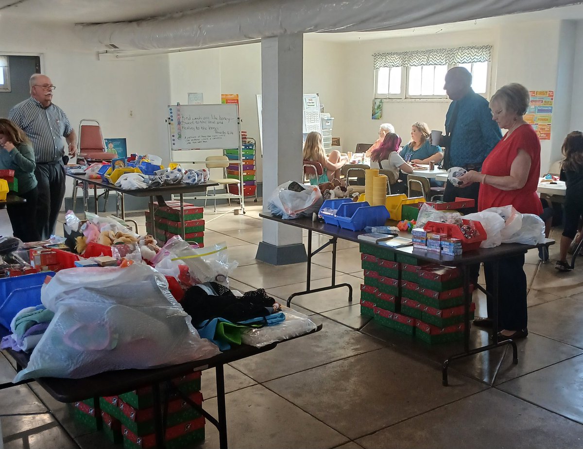 okbreakers's tweet image. Our little church filled over 100 Samaritan Purse Christmas Shoeboxes today. They will not only be a blessing to the children, but it was a blessing for us to have this opportunity to serve.