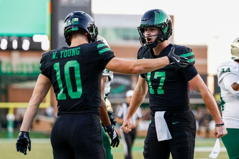 SportsDayDFW's tweet image. College football poll (Nov. 16): UNT earns AP Top 25 nod; Tech, OU continue to rise 👀📈

Read more here:
dallasnews.com/sports/unt-mea…
