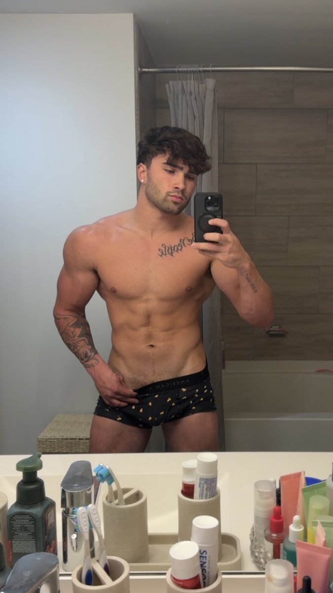 Masterjay2003's tweet image. Earn your place peasant. 🤑