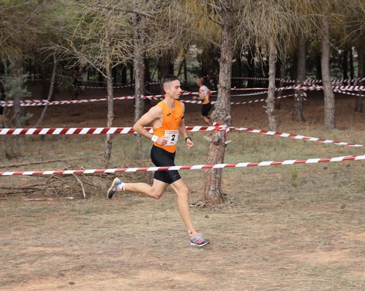 El muniesino Roberto Martín conquista el podio alcañizano en el VI Cross Alcañiz, organizado por el Club Tragamillas 🏆🔥 #OrgulloBachano